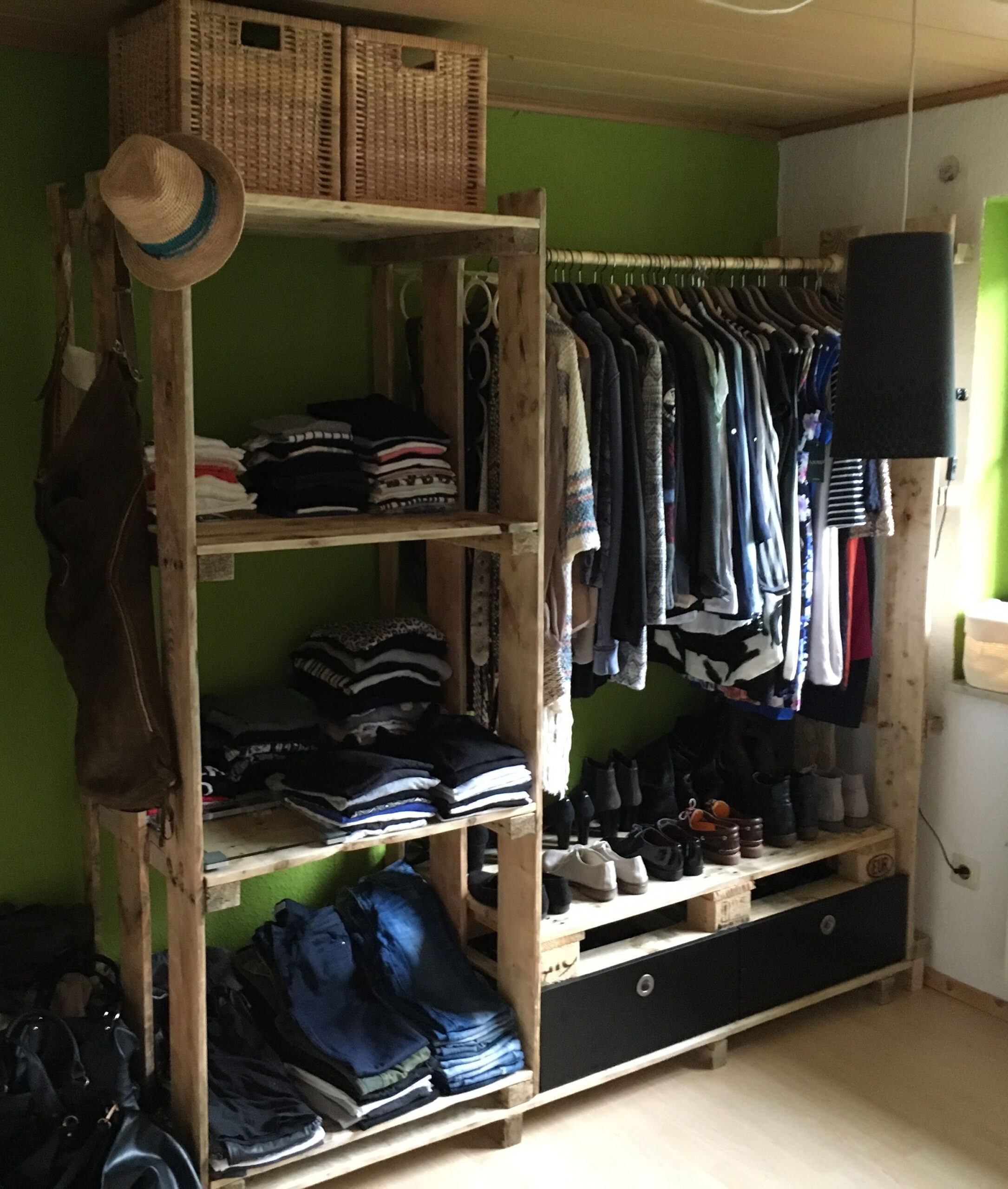 9 Kleiderschrank-Ideen | Kleiderschrank, Diy Kleiderschrank, Schrank with regard to Kleiderschrank Aus Paletten