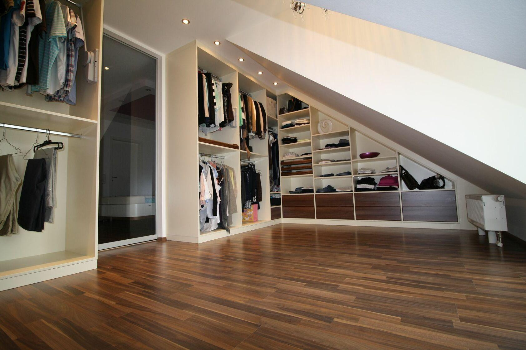 Begehbarer Kleiderschrank In Dachschräge - Begehbare inside Begehbarer Kleiderschrank Schräge