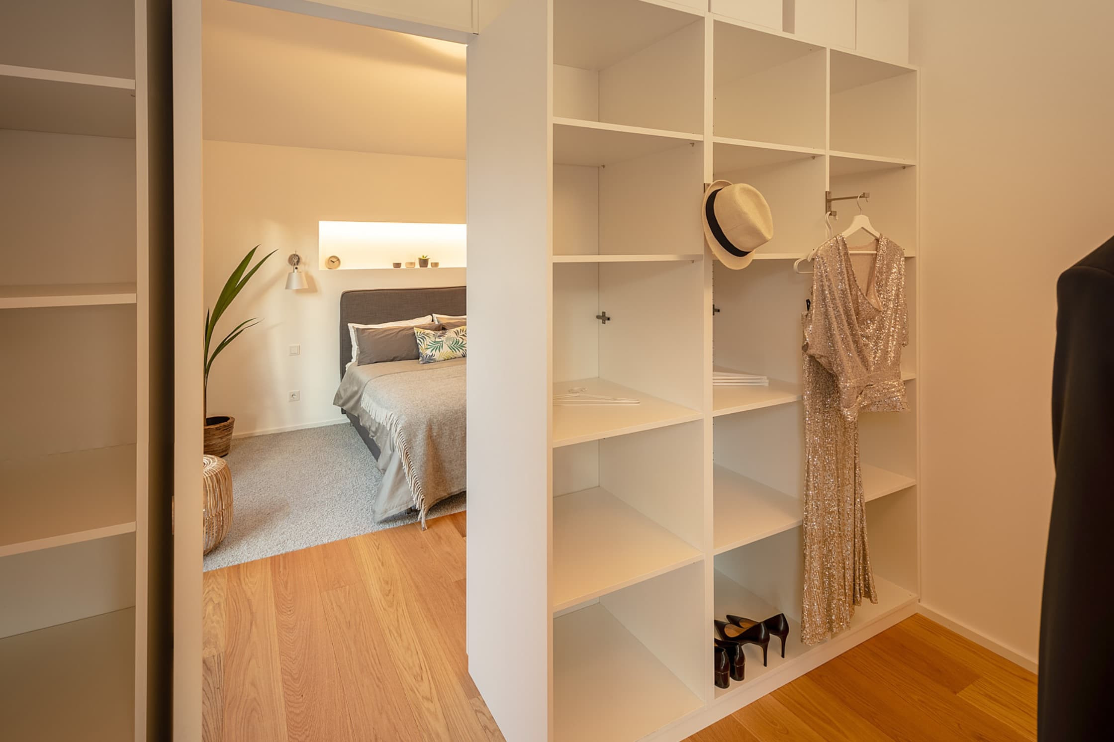 Begehbarer Kleiderschrank | Nr Küchen within Kleiner Begehbarer Kleiderschrank