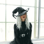 Halloween Look 2025: Die Heißesten Trends, Dos & Don'Ts – So Wirst Intended For Hexenkostüm Aus Dem Kleiderschrank