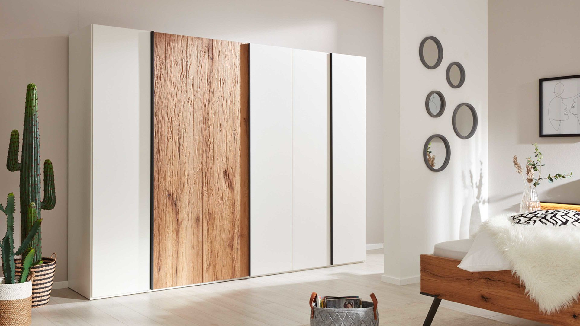 Interliving Schlafzimmer Serie 1025 – Kleiderschrank, Weiß For Kleiderschrank Weiß Hlz