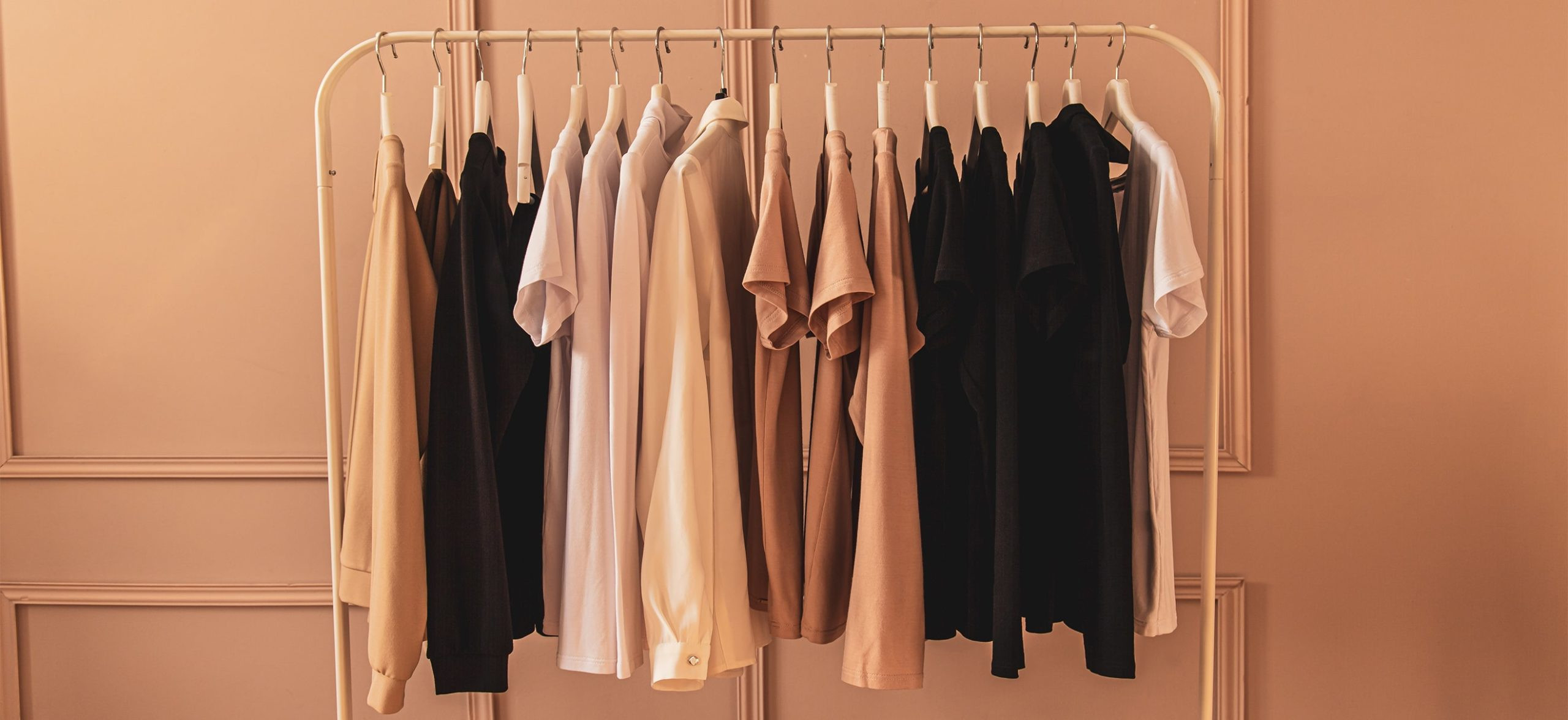 Minimalistischer Kleiderschrank Im Frühling: Diese 5 Basics Sind intended for Kleiderschrank Minimalistisch