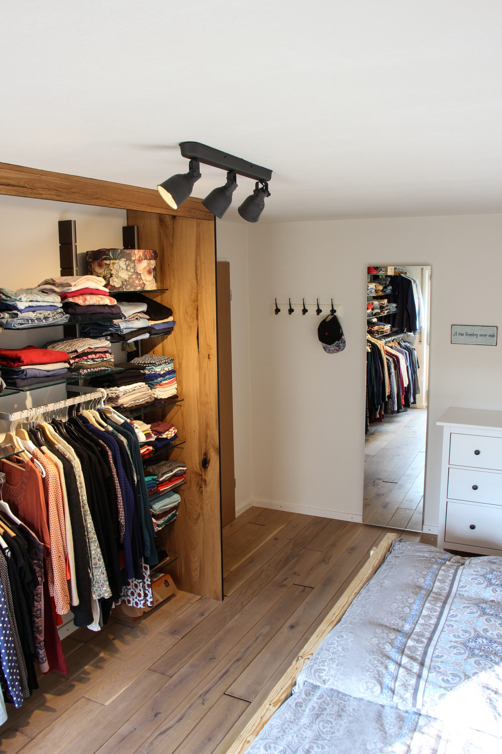 Offener Oder Begehbarer Kleiderschrank? - Do It Yourself Ideen within Offener Kleiderschrank Ideen